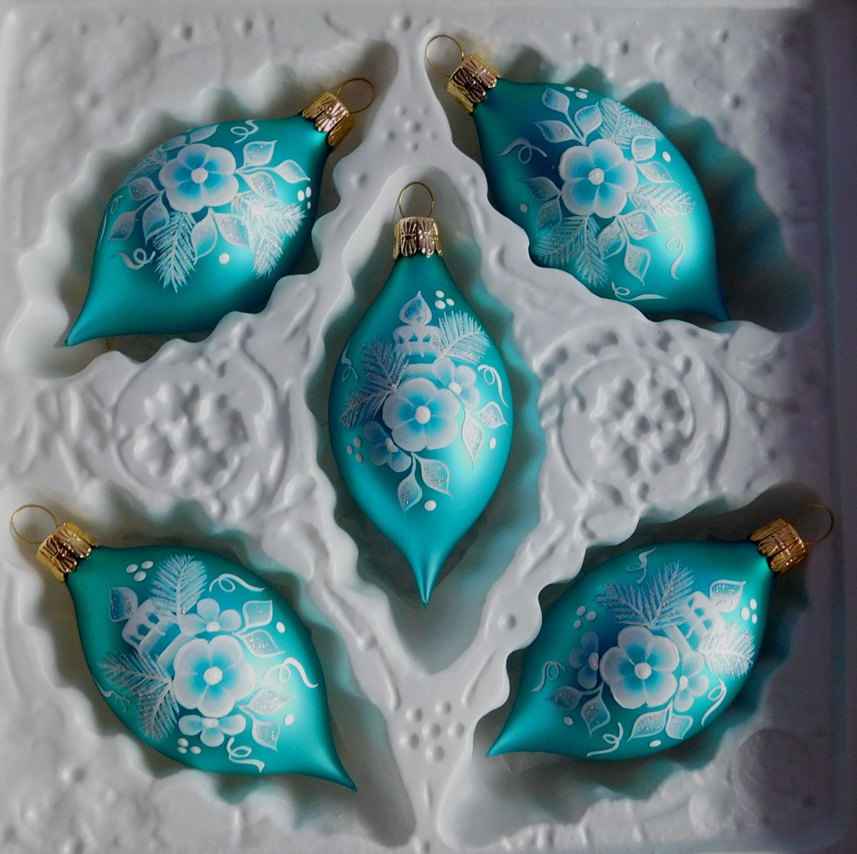 Vánoční ozdoby, baňky, kouličky, olivka