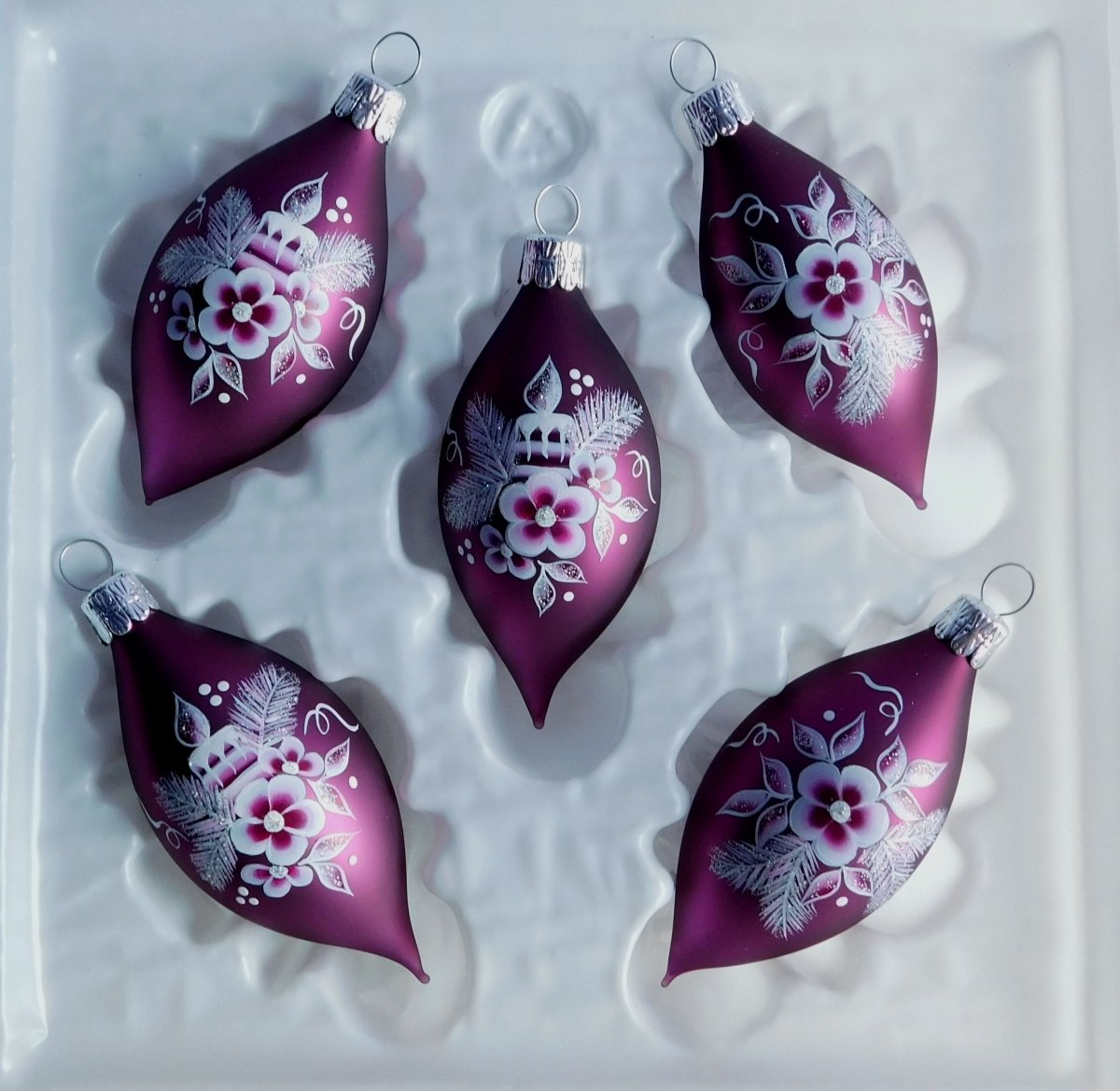 Vánoční ozdoby, baňky, kouličky, olivka