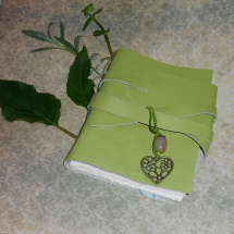 Kožený zápisník s kamenem karneolu
