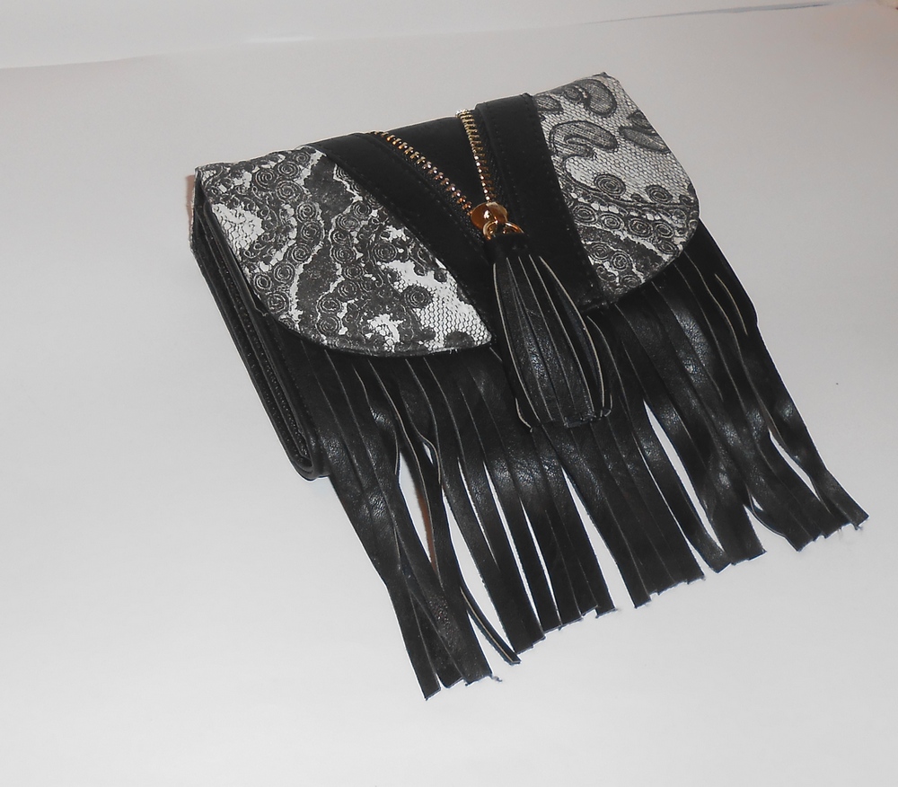 Peněženka s třásněmi-motiv černá krajka