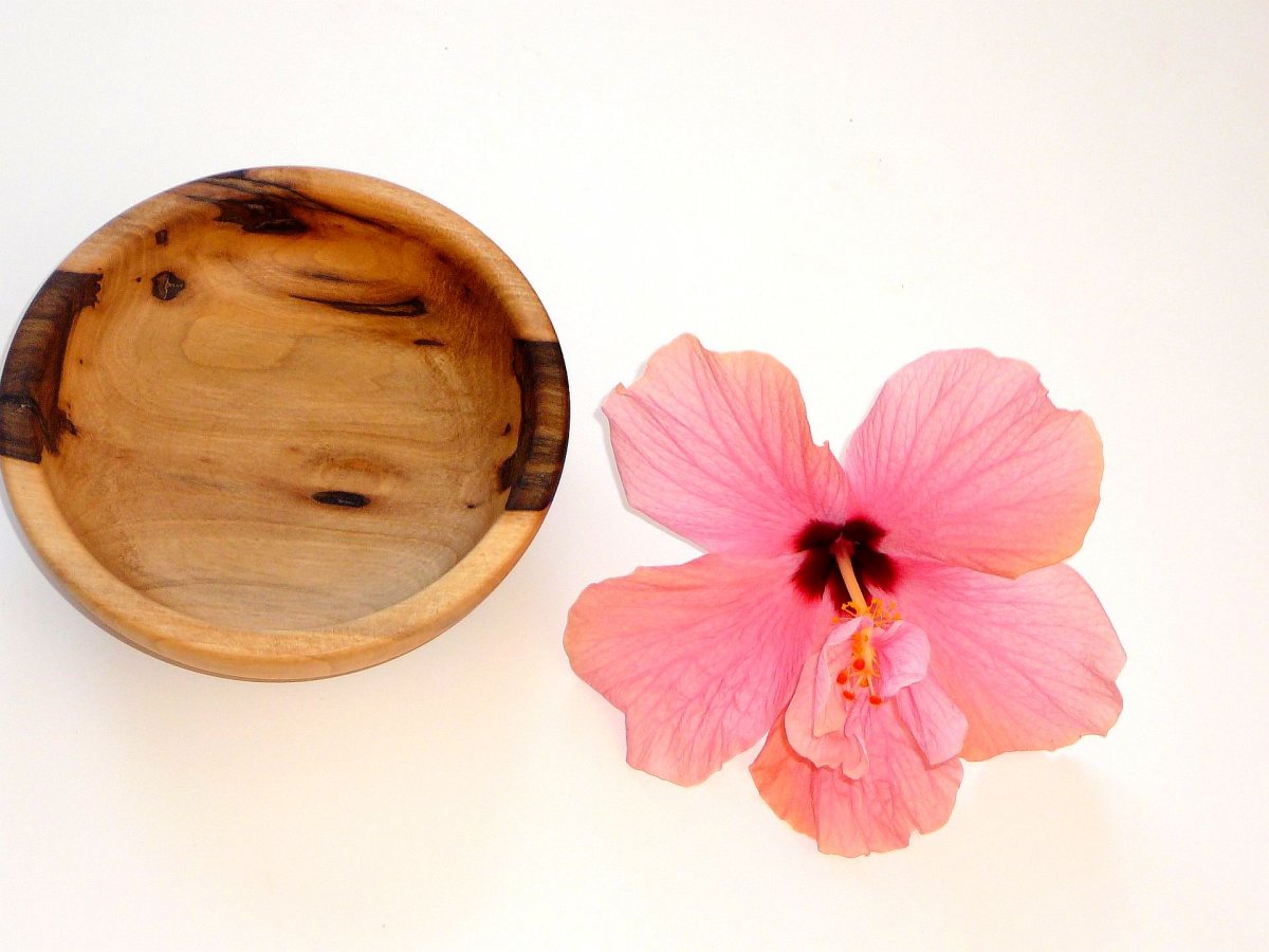 Dřevěná miska 377 menší - ořech - prům. 14 cm  