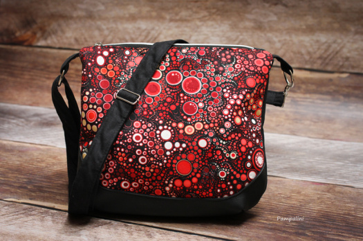 Dvoukomorová crossbody kabelka - Červené bublinky