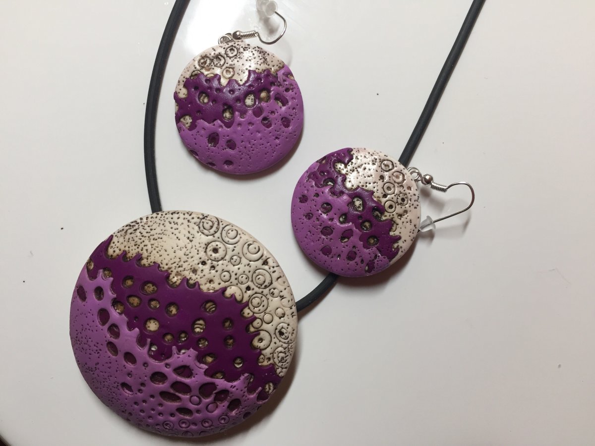 Sada náhrdelníku a naušnic-vrstvy země