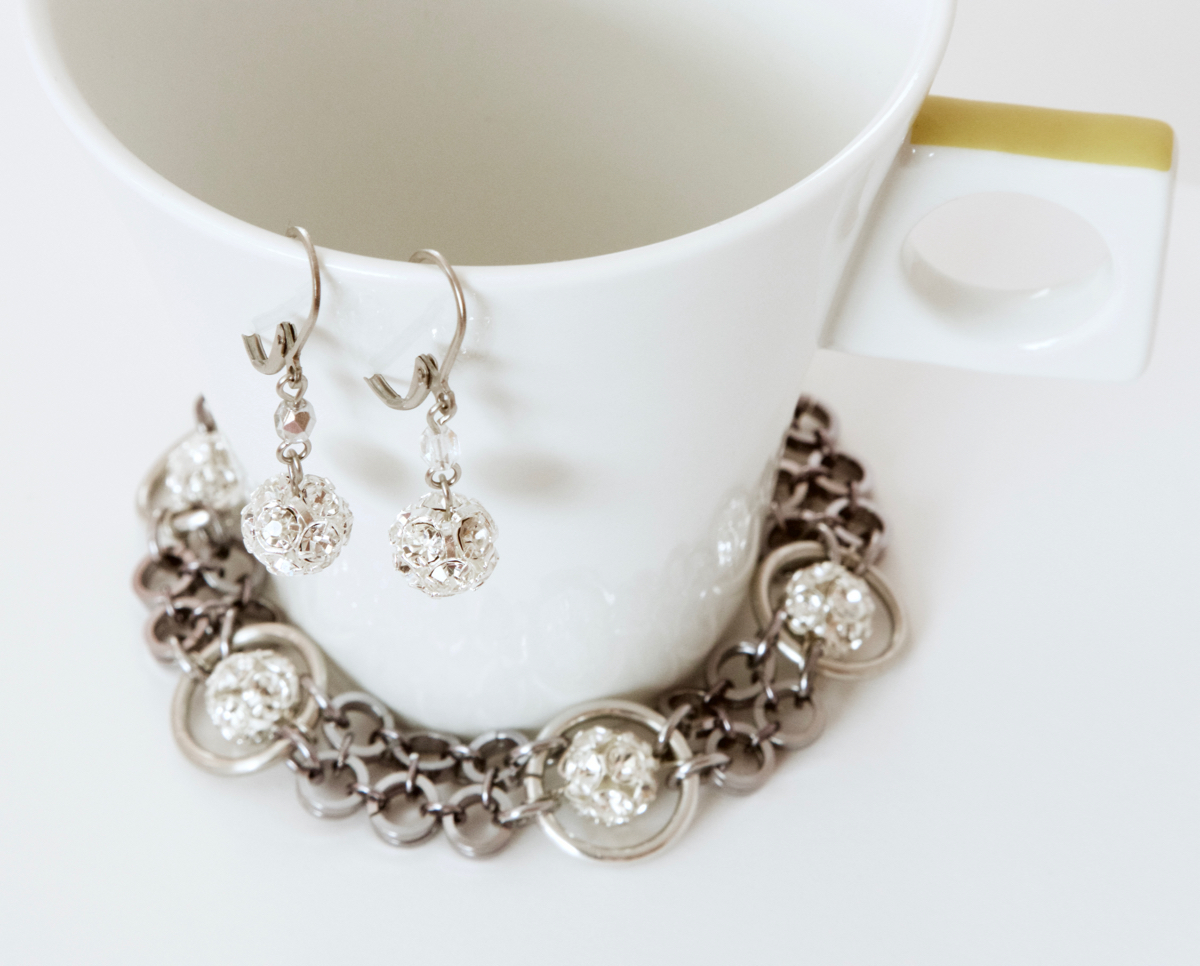 Jiskřivý parádník v šedém