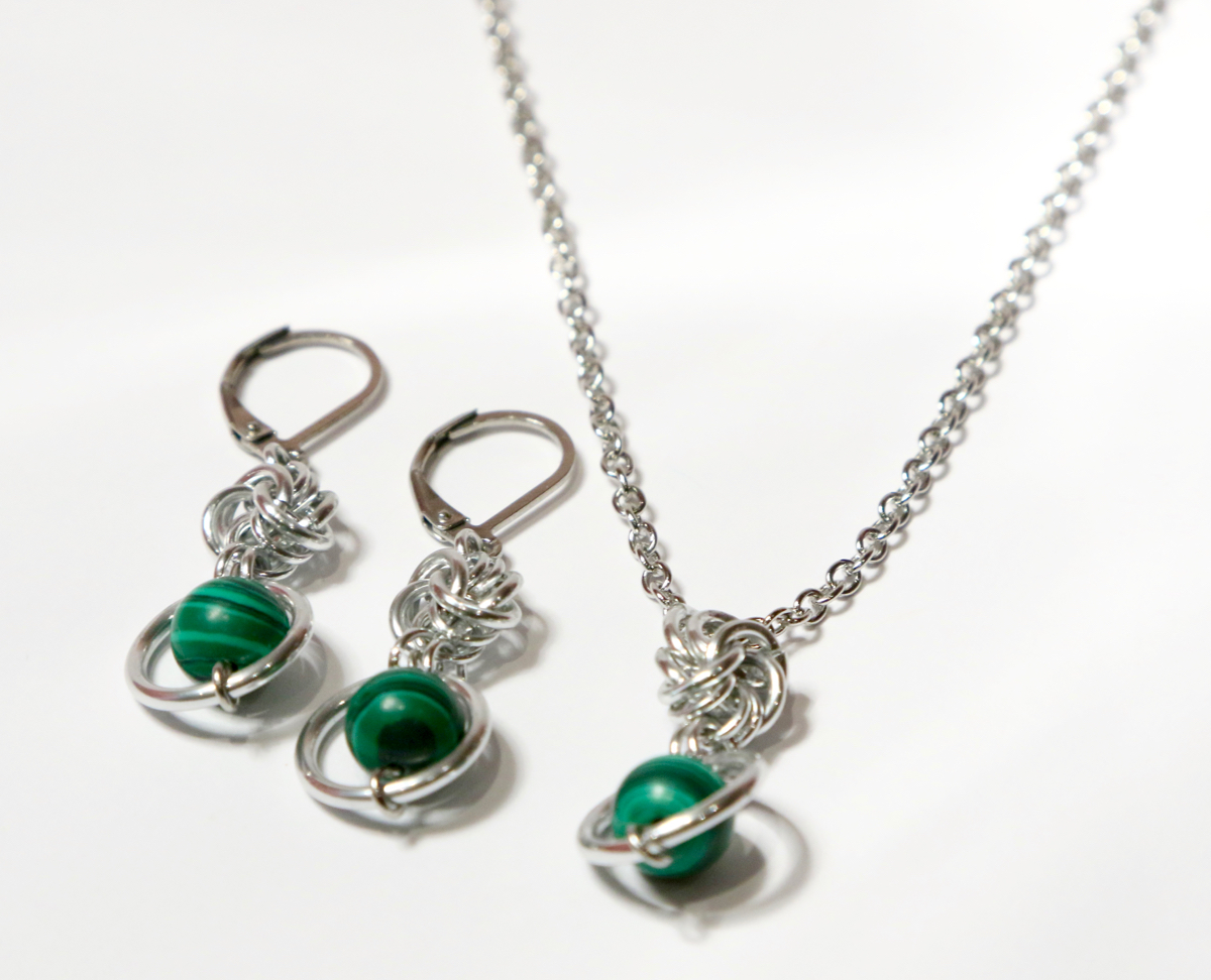Malachitová sada ve stříbrném 