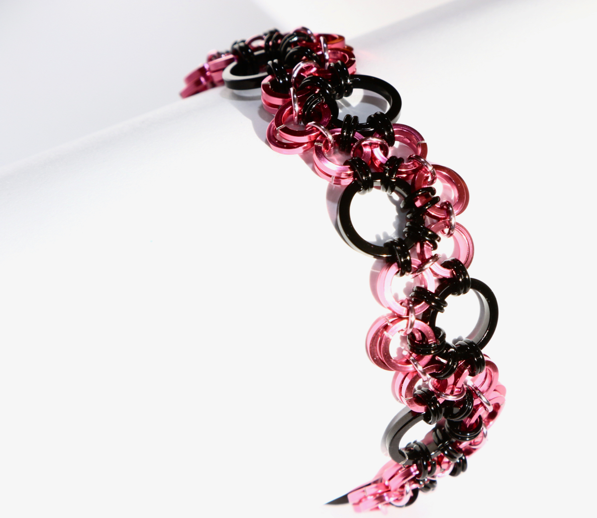 Tančící krajka černo-růžová