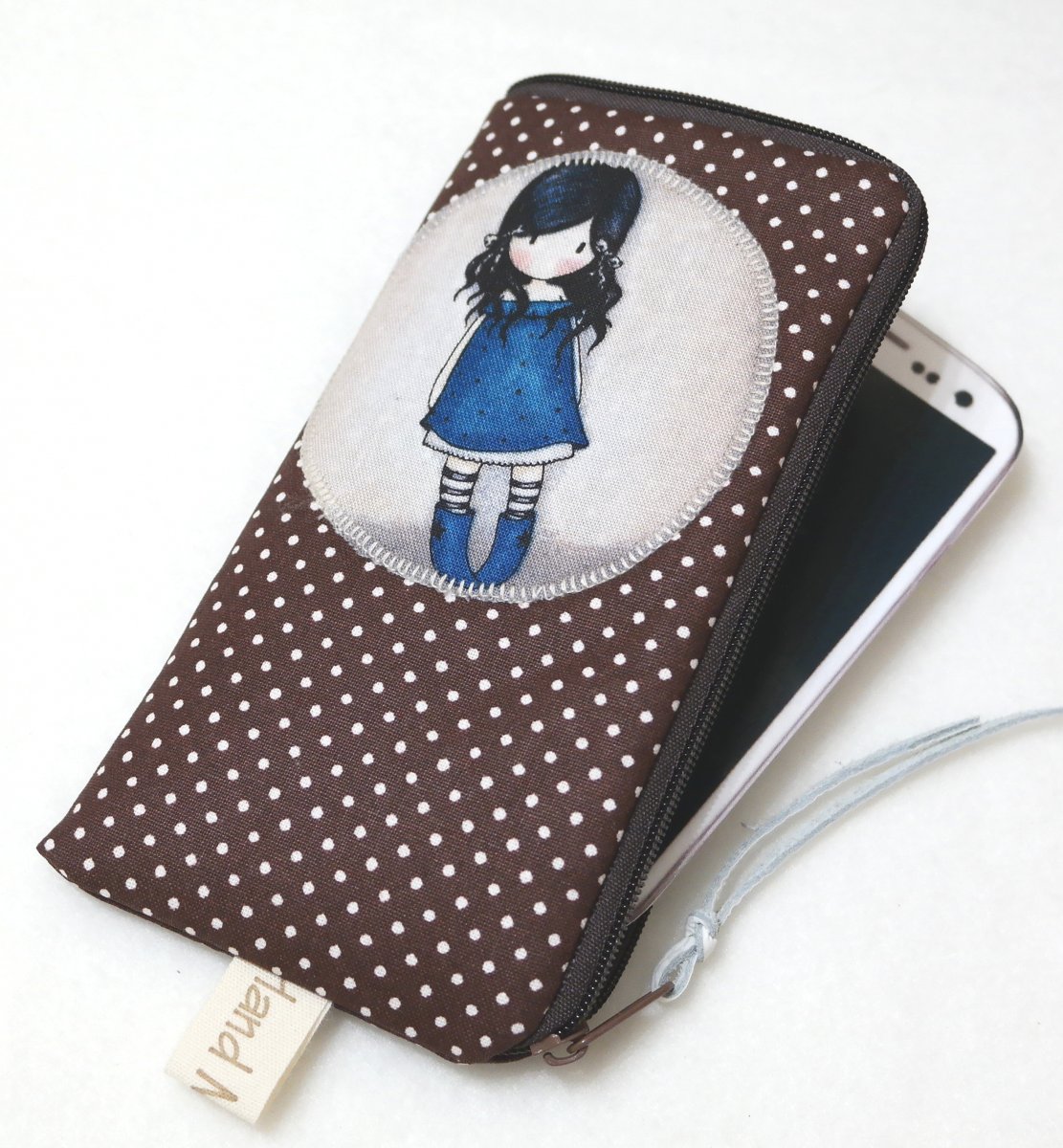 HNĚDOBÍLÝ PUNTÍK S PANENKOU GORJUSS  - obal na mobil