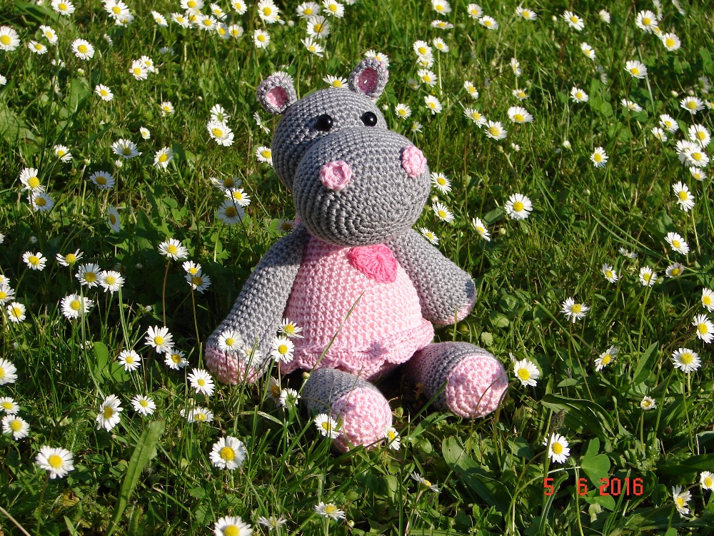 Hroší holčička se sukýnkou a srdíčkem na objednávku