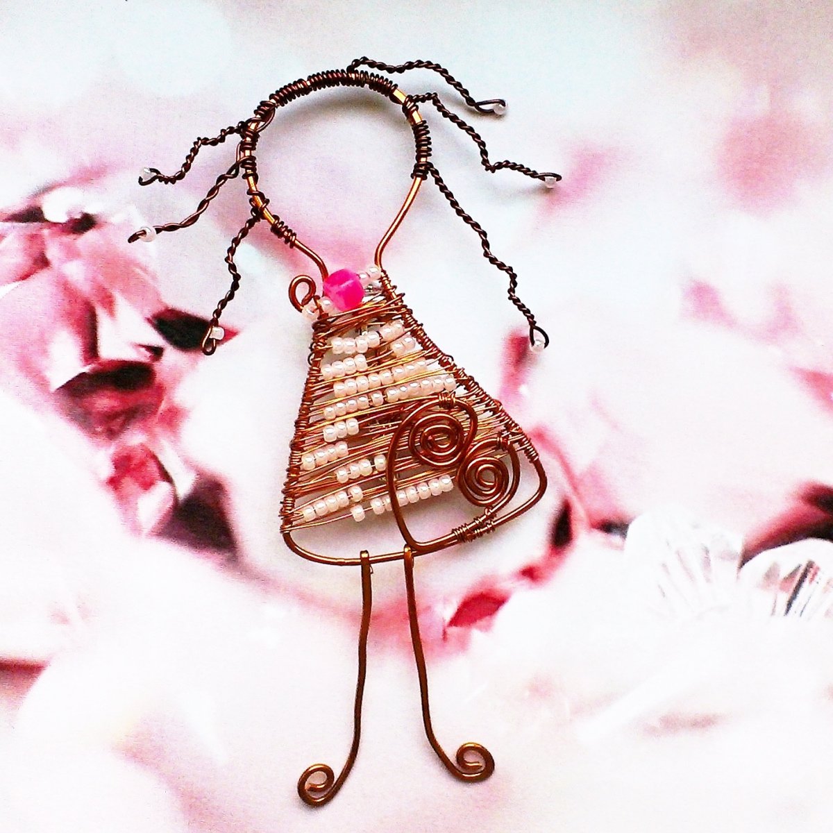 Medúzka - drátkovaná měděná brož