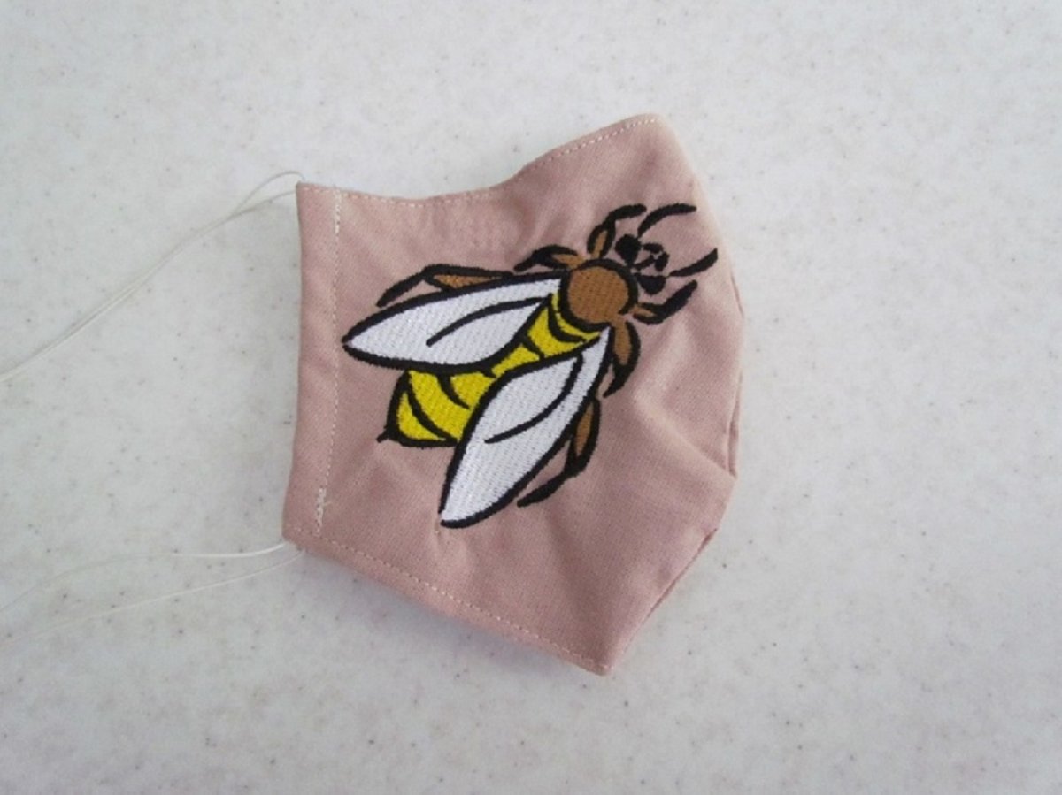 Vyšívaná rouška č.2