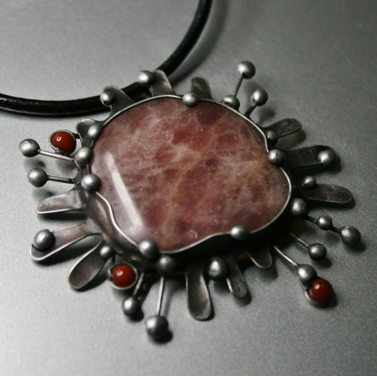  Ochranný kámen - jadeit levandulový  