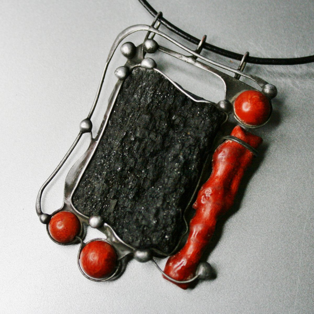 Z dávných věků - araukarit (zkamenělé dřevo)   