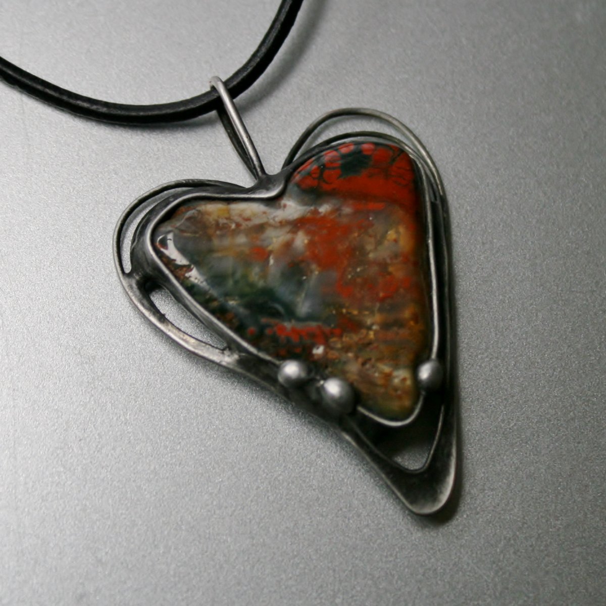   Úsvit života na Zemi - stromatolit, korál ituálu, pomáhá vyvolat vzpomínky na minulé životy.  