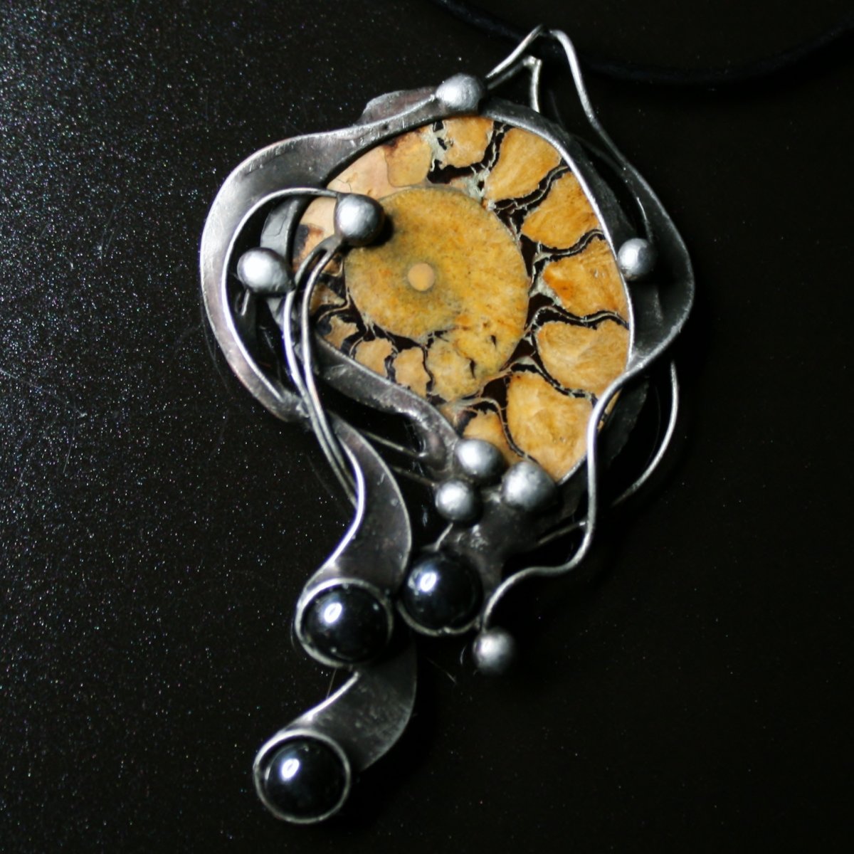 Poselství věků - amonit, hematit  