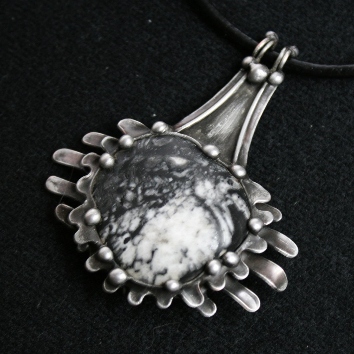 Květ - chryzantémový kámen      