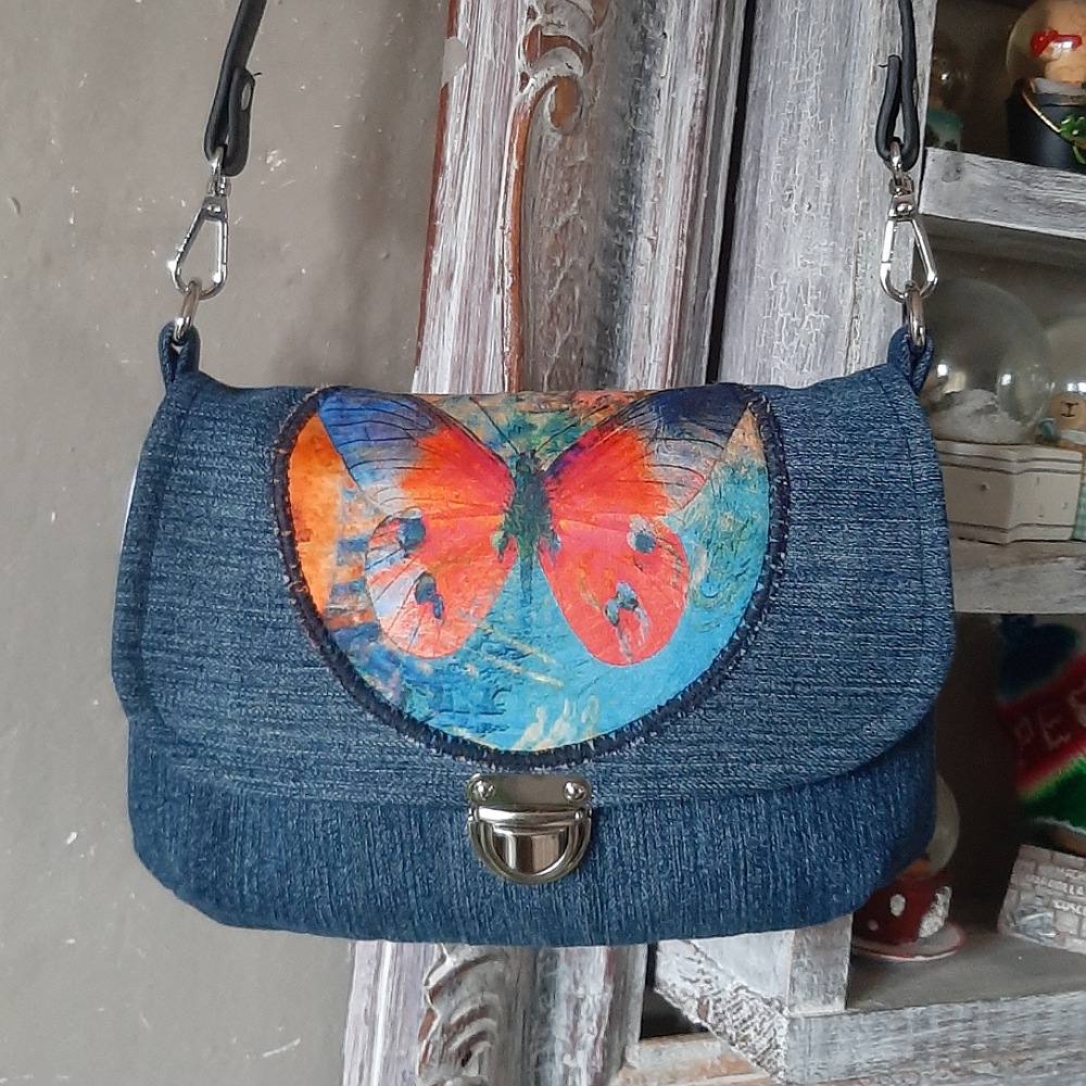 Kabelčička ,,Ségry rifle - na křídlech motýlích,,