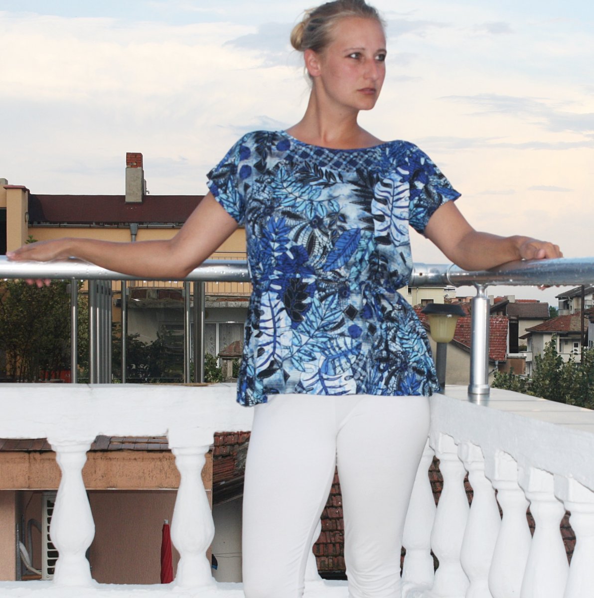 IHNED: Volné tričko s páskem vel. M,L