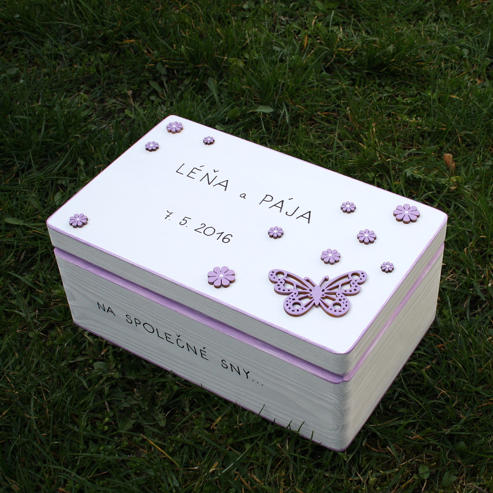 Velká svatební truhla s motýlky a kvítky