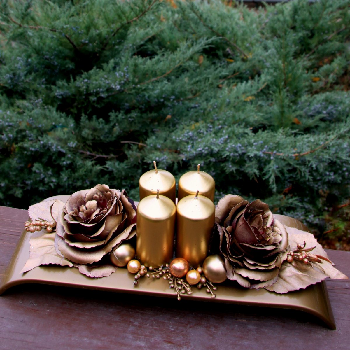 Vánoční svícen ve starozlaté na stůl