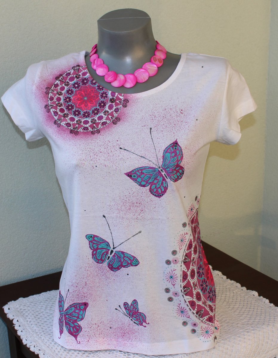 Fialkové s mandaly a motýli