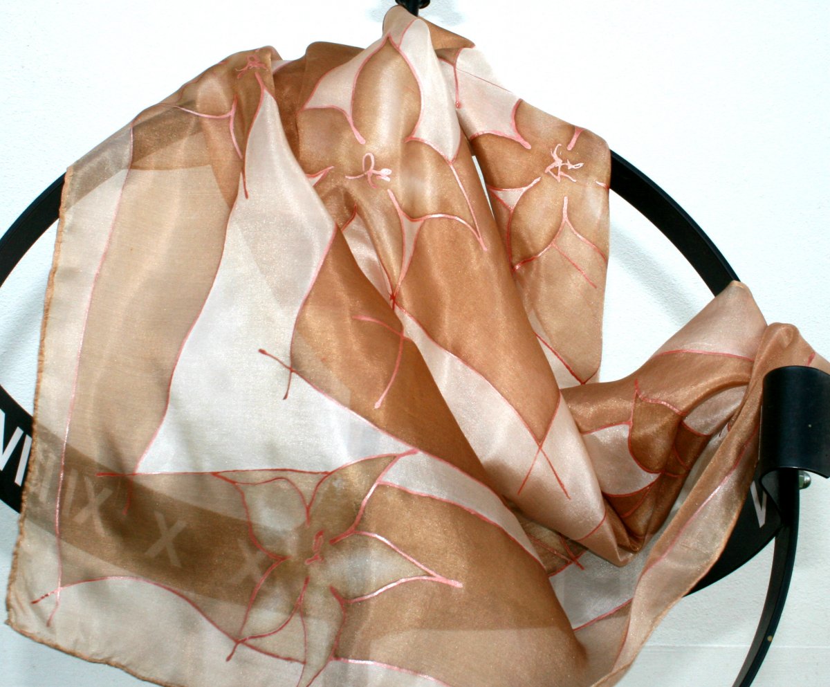 Hedvábný šátek: Květy hnědé