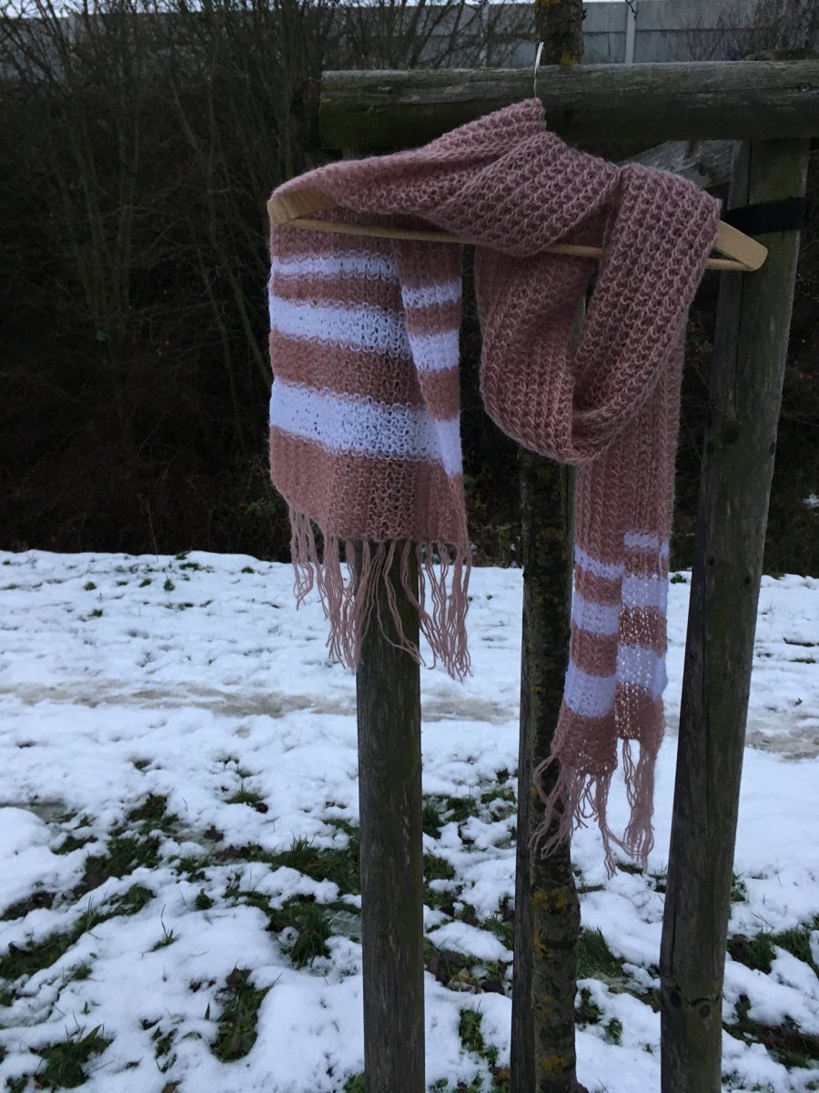 ŠÁLA V BARVĚ BÍLÉ KÁVY