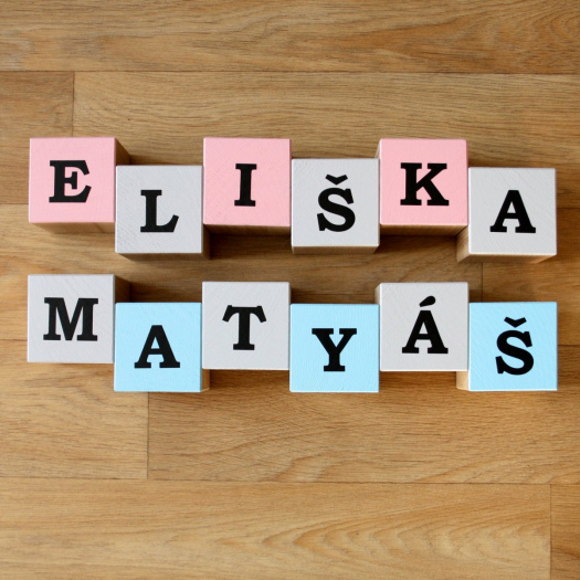 Dřevěné kostky se jménem