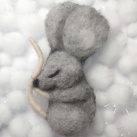 Plstěná brož myška