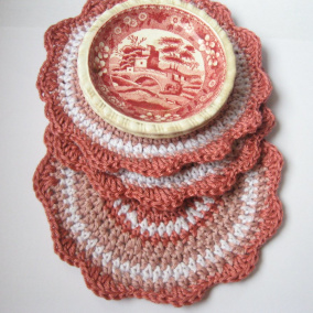 Háčované dečky, podkafíčka.