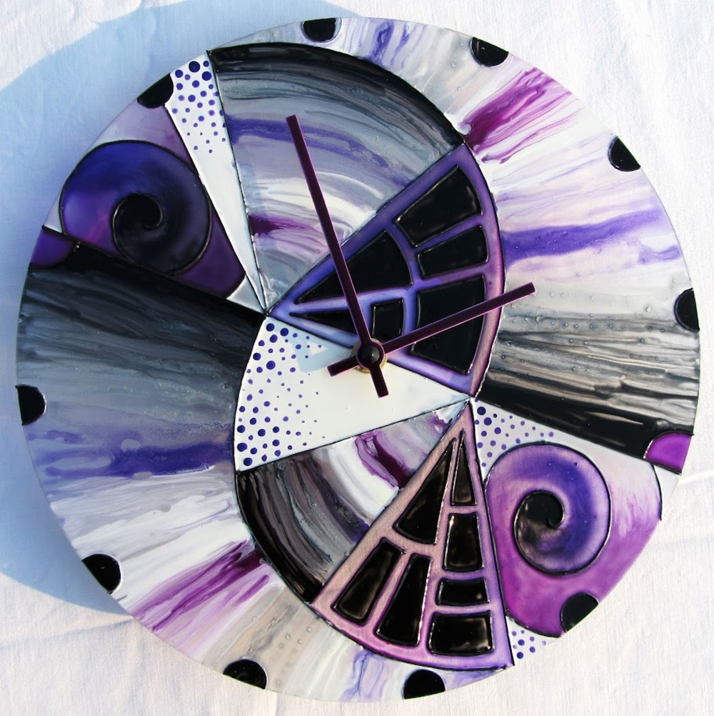 Fialová galaxie-skleněné hodiny o průměru 33cm