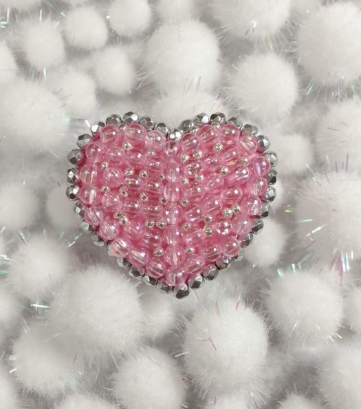 Korálková brož srdce