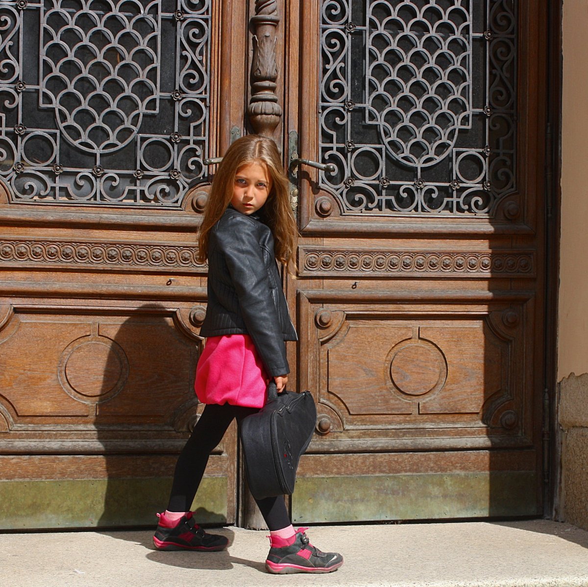 IHNED: DÍVČÍ SUKNĚ - NA MÍRU 