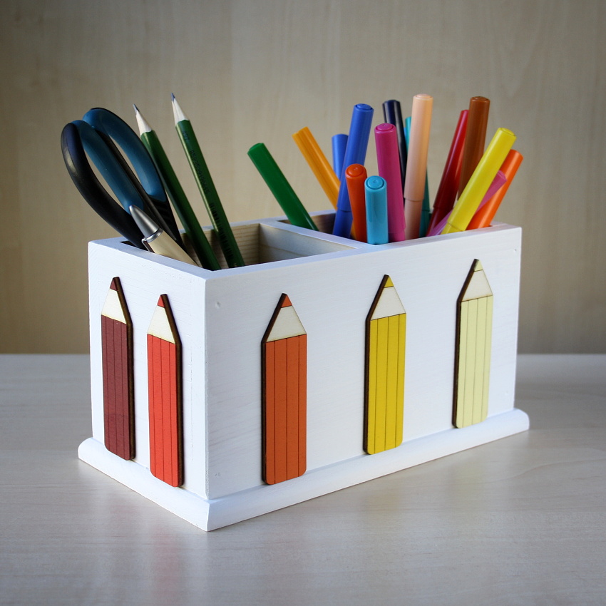 Dvojitý tužkovník s pastelkami