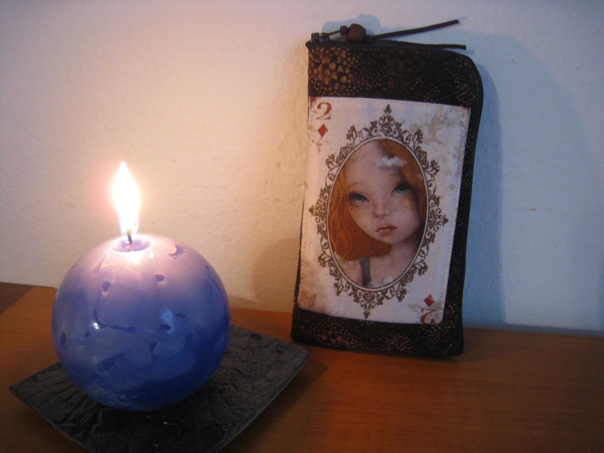  Obal na mobil,modrooká panenka 