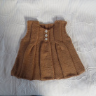 oříškově hnědá