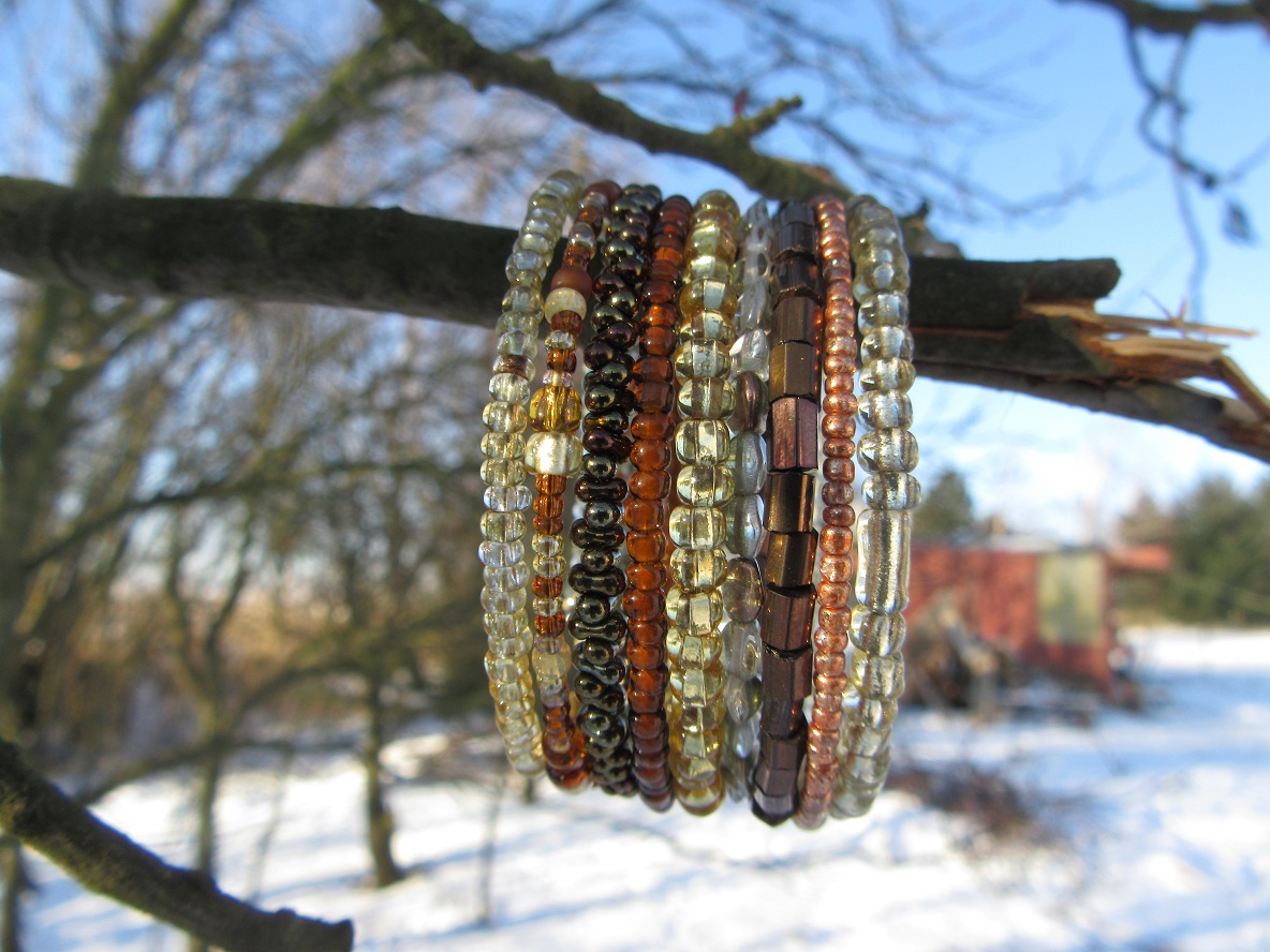 Náramek hnědozlatý