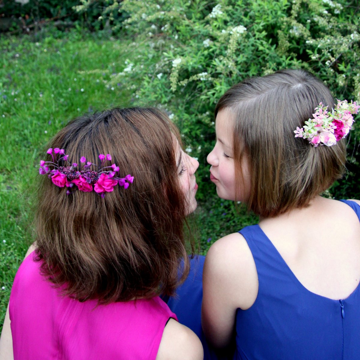 Hřebínek do vlasů ve fuchsiových odstínech