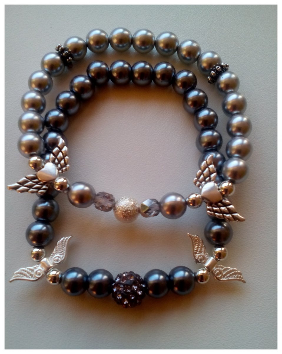 Perličkové nármaky, náramky se jménem atd.. 