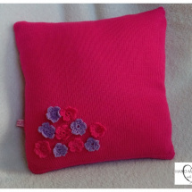 Růžový pink polštářek s kytičkami 