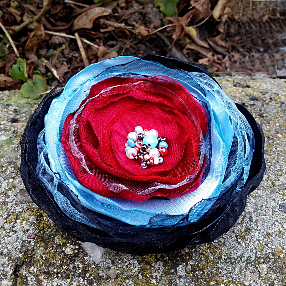 Květinová brož - průměr  8,5 cm