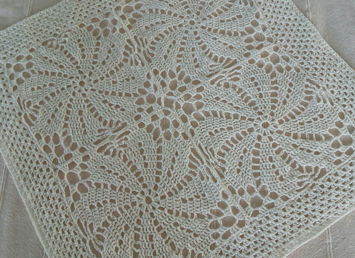 Háčkovaná dečka/ prostírání ze čtverců