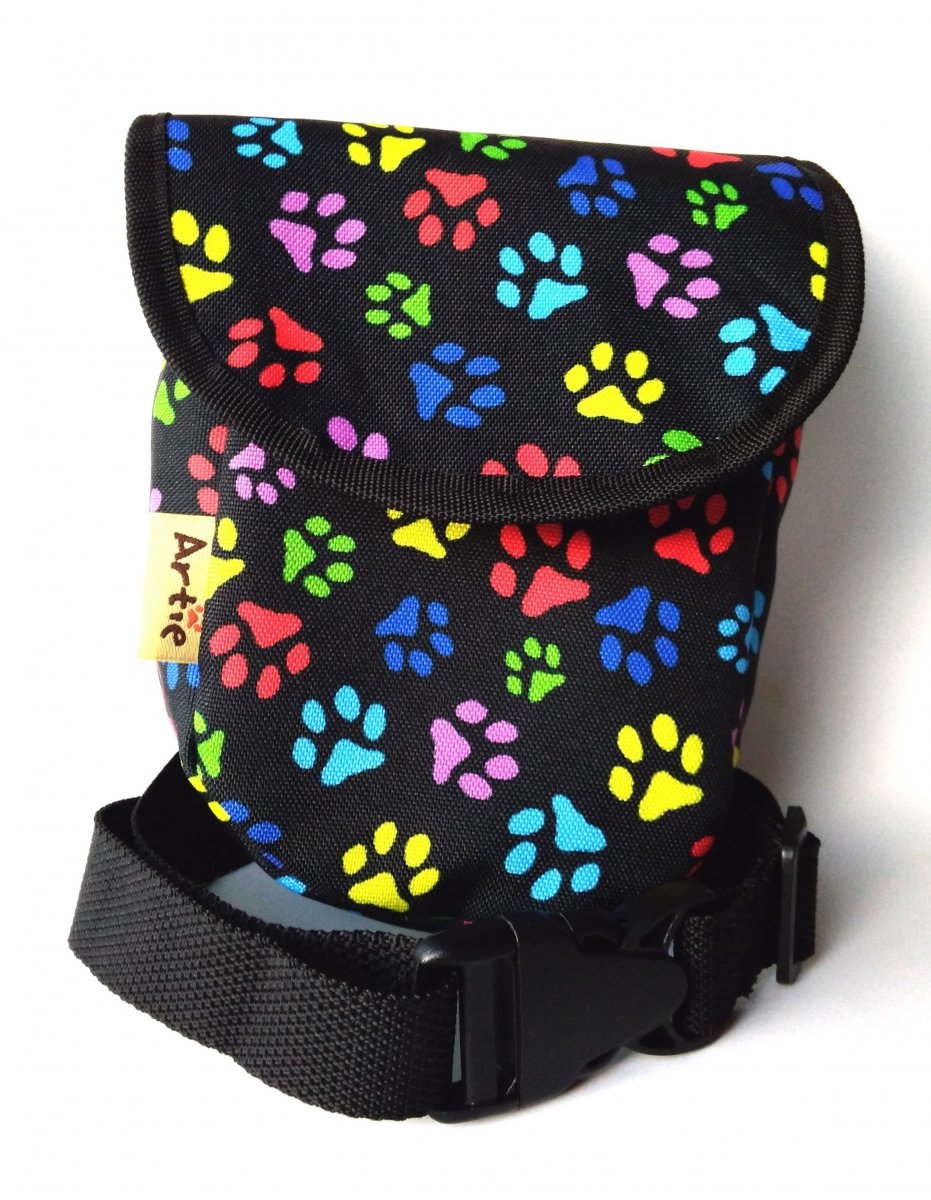 Dvoukomorový pamlskovník s klopou - barevné tlapky 