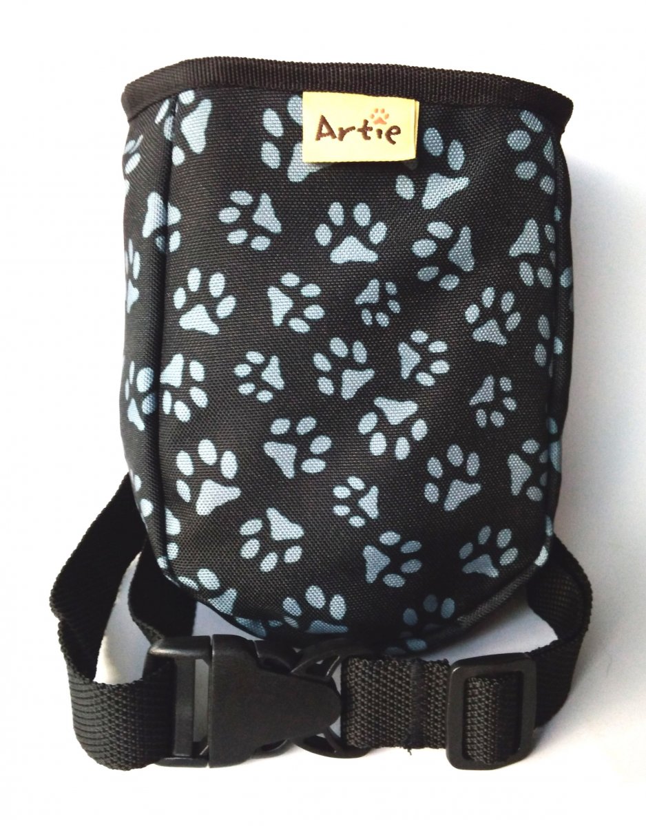 Pamlskovník na magnet - šedé tlapky (kočárkovina)