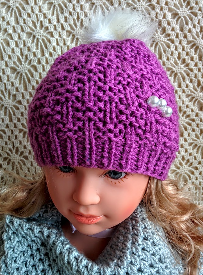 Romantická fialková s kožešinovou bambulí