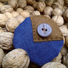 Houslový klíč v džínech – brož