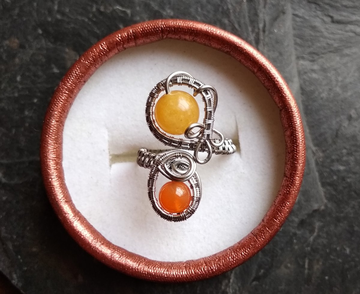 Nový prstýnek žlutý topas a karneol.