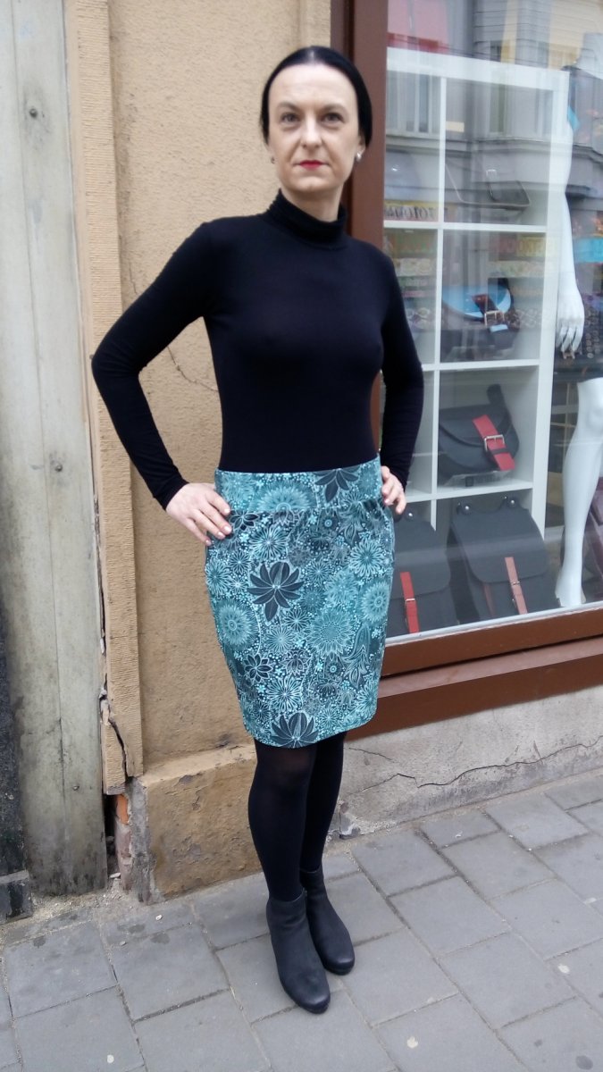 Pouzdrová sukně - květy S - XXL