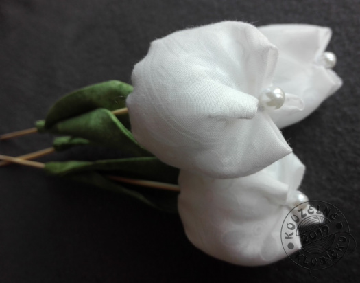 Šité tulipány smetanové