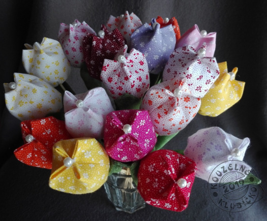 Šité tulipány KYTIČKOVANÉ - různé barvy