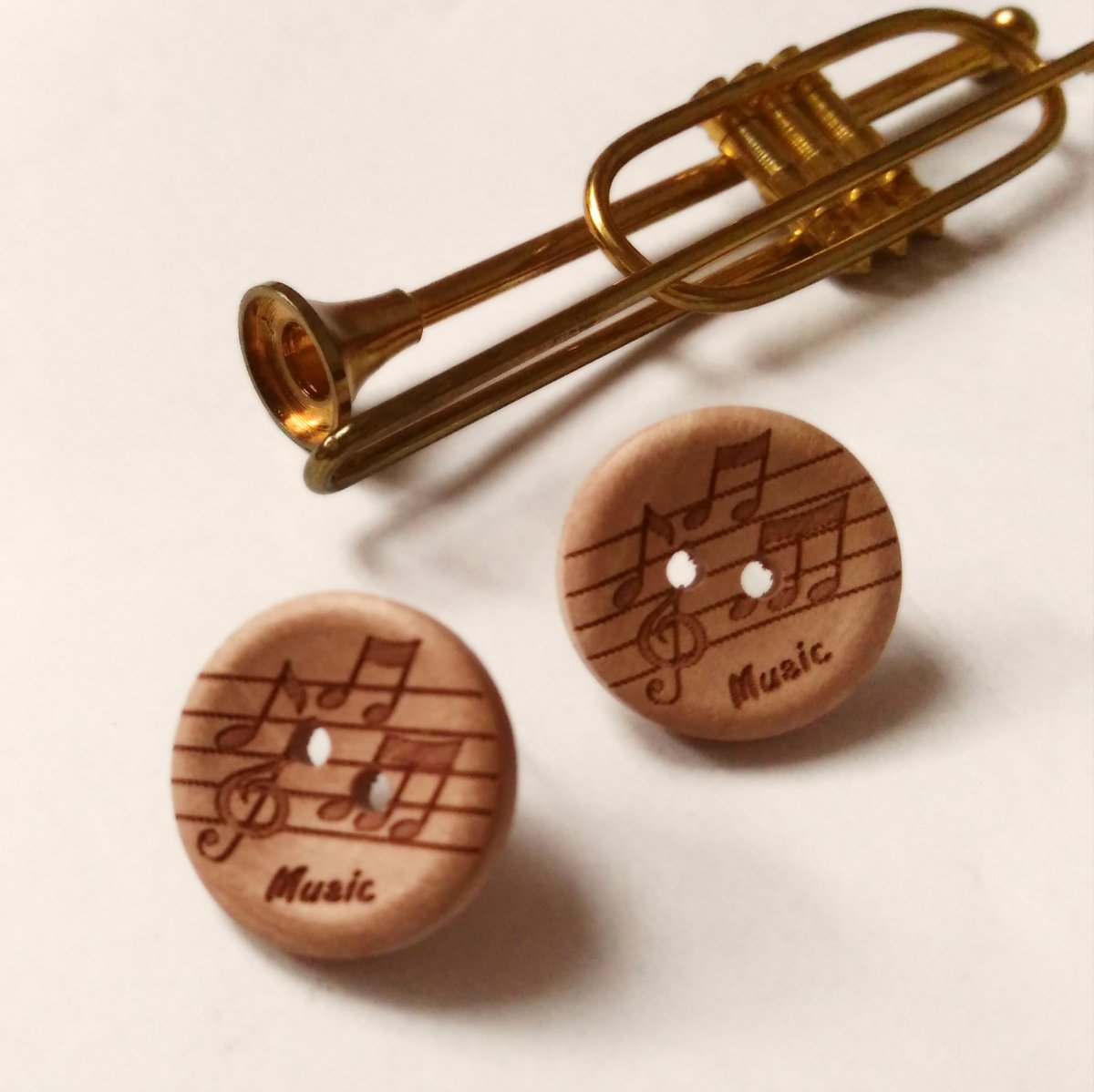 Music – knoflíkové pecky